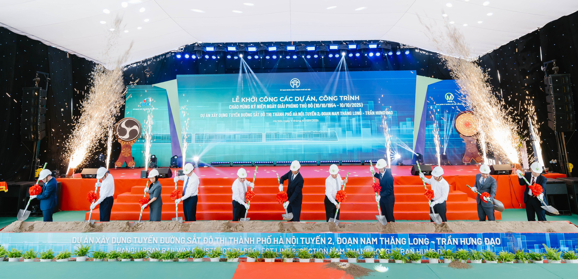 Cận cảnh công trường Depot Xuân Đỉnh tuyến Metro số 2 đang tăng tốc thi công - Ảnh 1