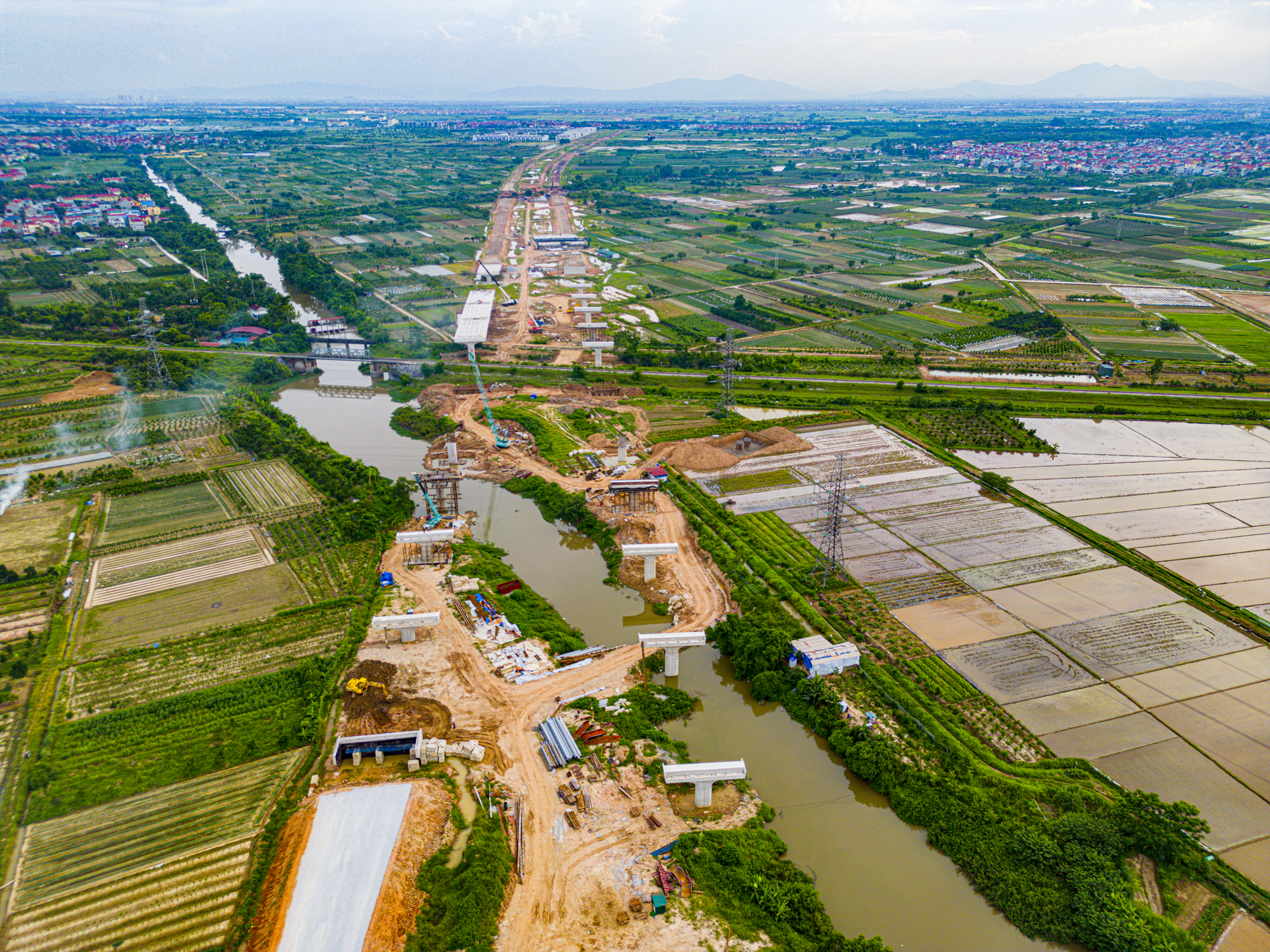 Hàng triệu người dân Hà Nội sắp đón tin vui lớn: “Siêu dự án” 86.000 tỷ chuẩn bị hoàn thành hạng mục then chốt chỉ sau 2 tháng nữa - Ảnh 2