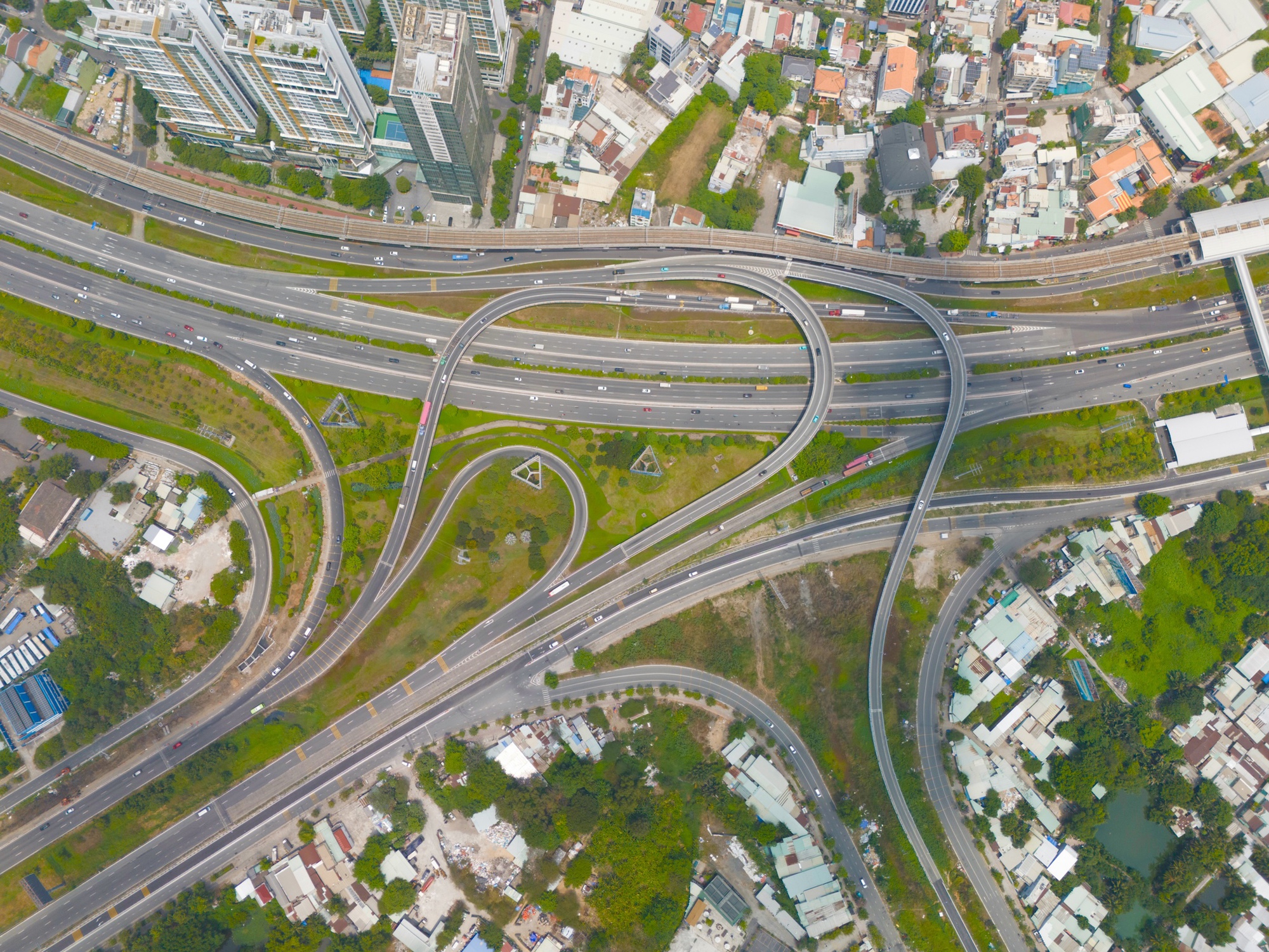 Cận cảnh đại lộ ở TPHCM sắp được rót 3.500 tỉ đồng nâng cấp - Ảnh 9