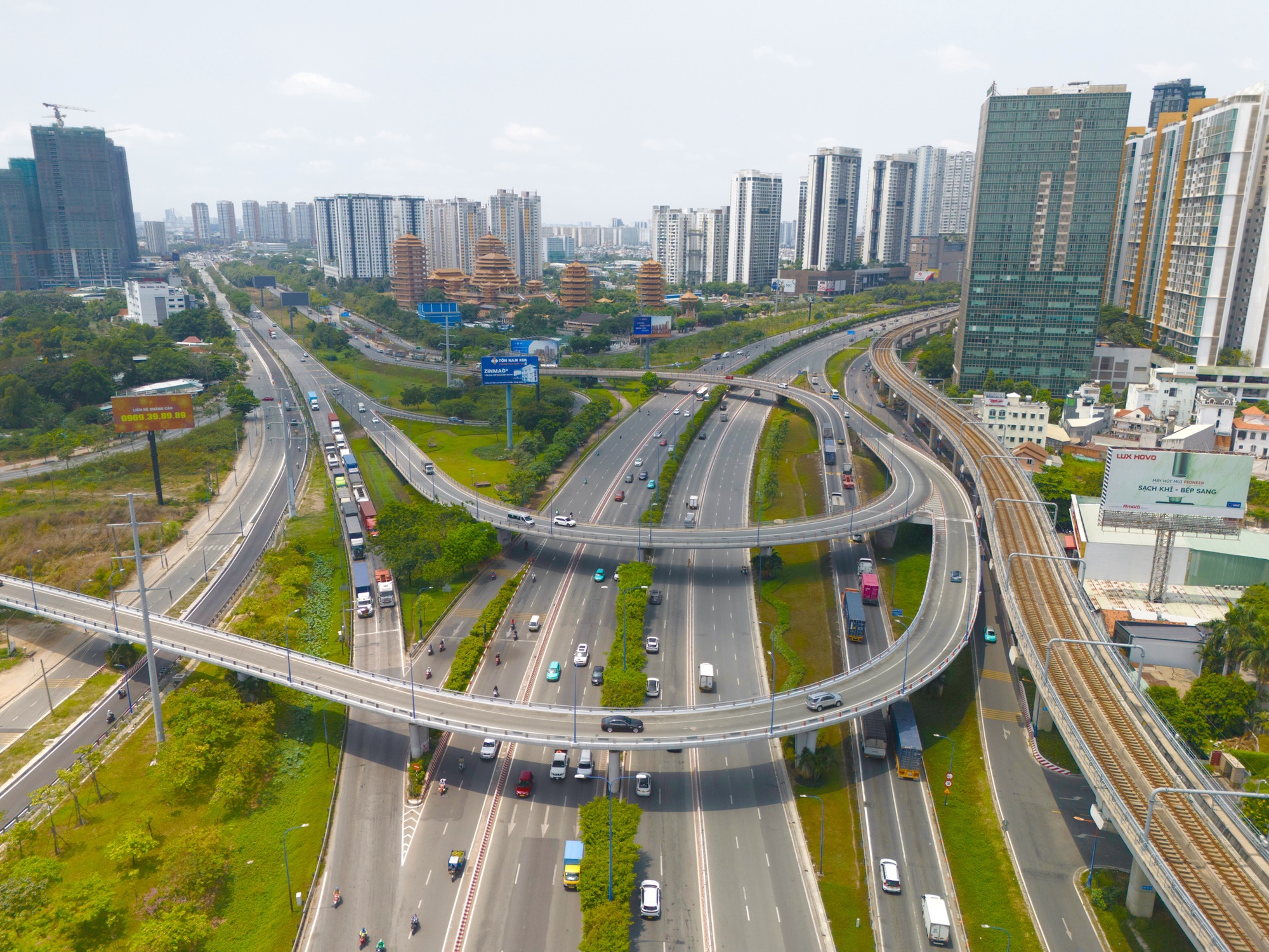 Cận cảnh đại lộ ở TPHCM sắp được rót 3.500 tỉ đồng nâng cấp - Ảnh 2