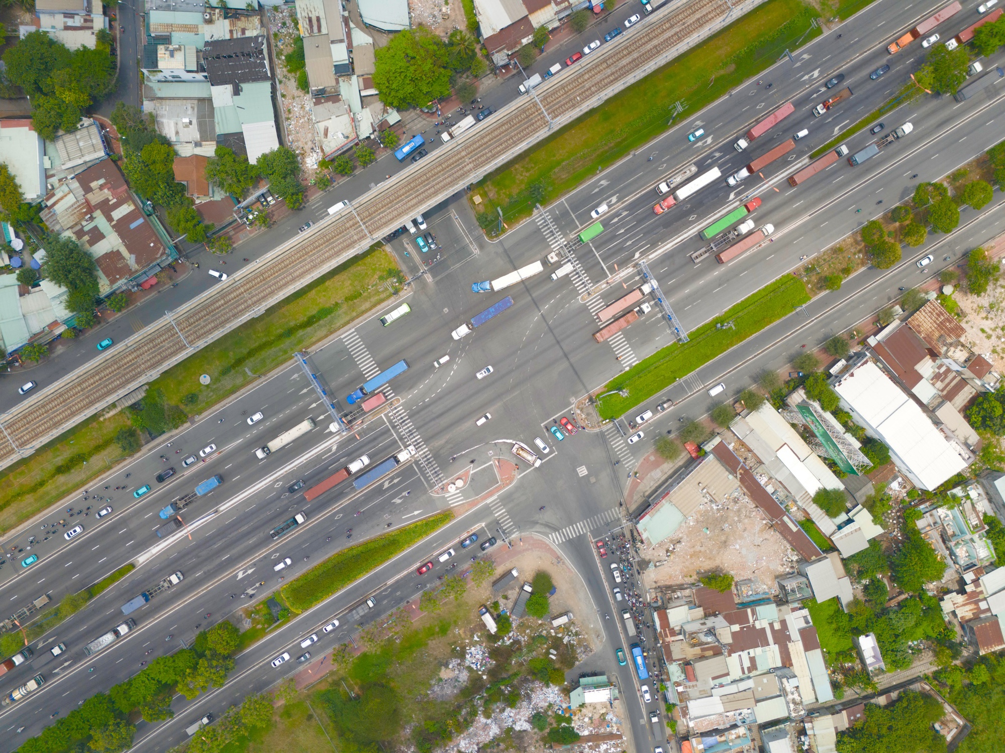 Cận cảnh đại lộ ở TPHCM sắp được rót 3.500 tỉ đồng nâng cấp - Ảnh 11