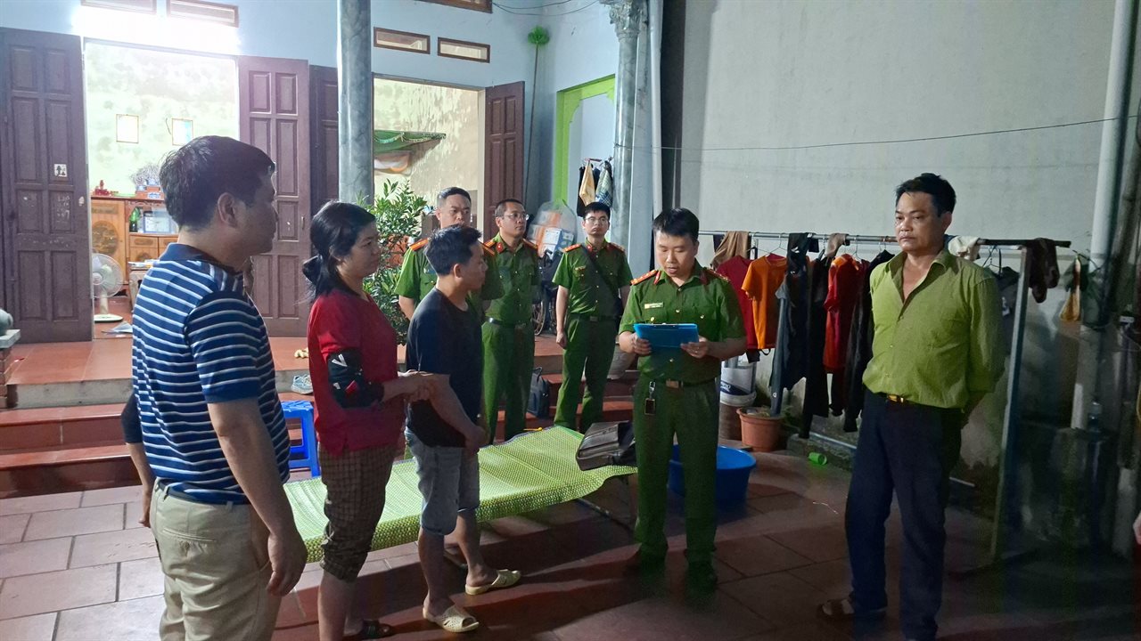 Cận cảnh bên trong cơ sở sản xuất hơn 500 tấn giá đỗ có sử dụng chất độc hại - Ảnh 1