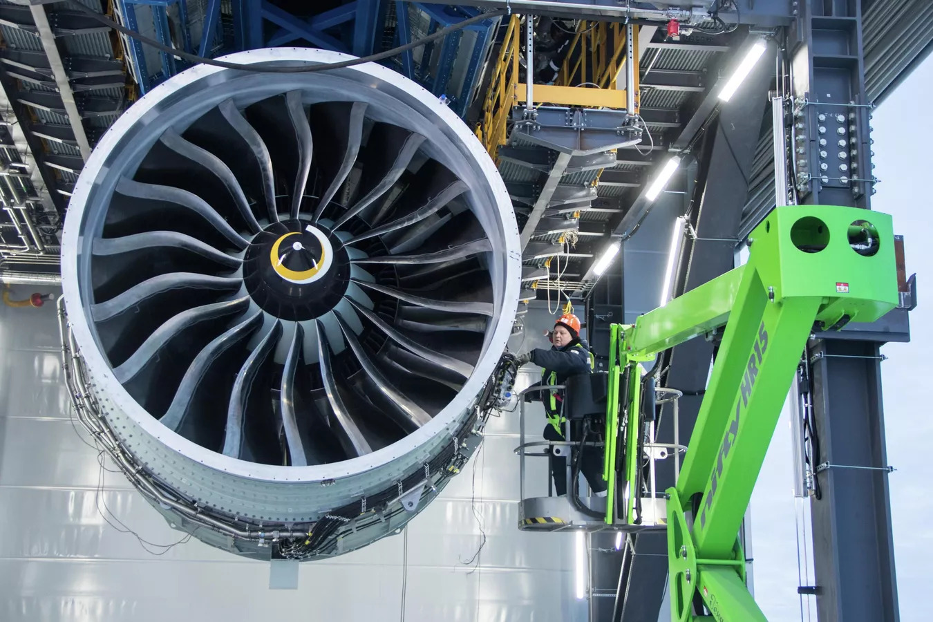 Nga dồn lực phát triển động cơ 'độc nhất vô nhị': Lực đẩy 'quái vật' 35 tấn - Ảnh 2