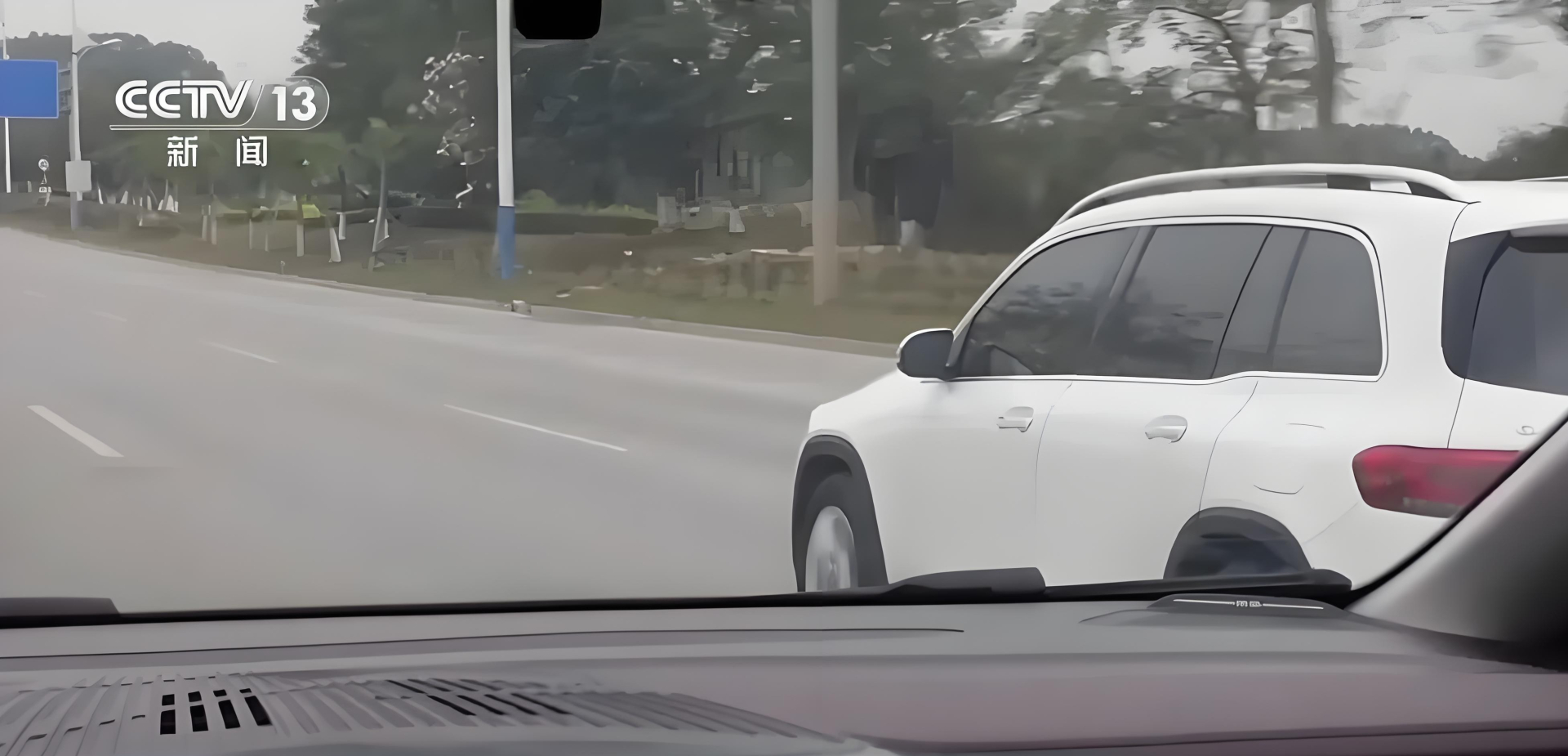 Học sinh trường chuyên tham gia đường dây đưa người vượt biên trái phép, khi bị bắt trong tài khoản có hơn 770 triệu - Ảnh 2