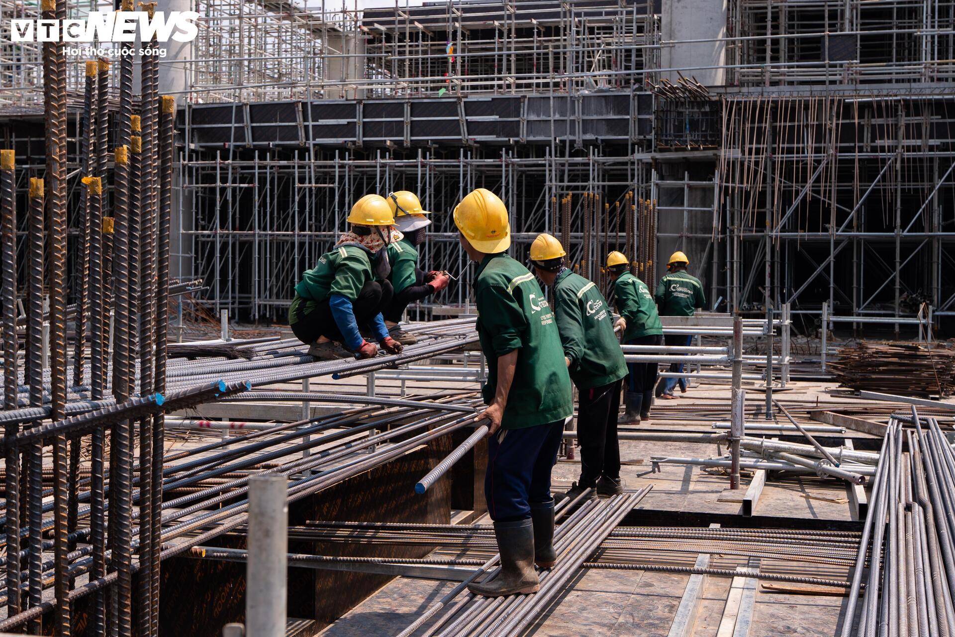 Cận cảnh công trường dự án mở rộng sân bay Phú Quốc phục vụ APEC 2027 - Ảnh 6