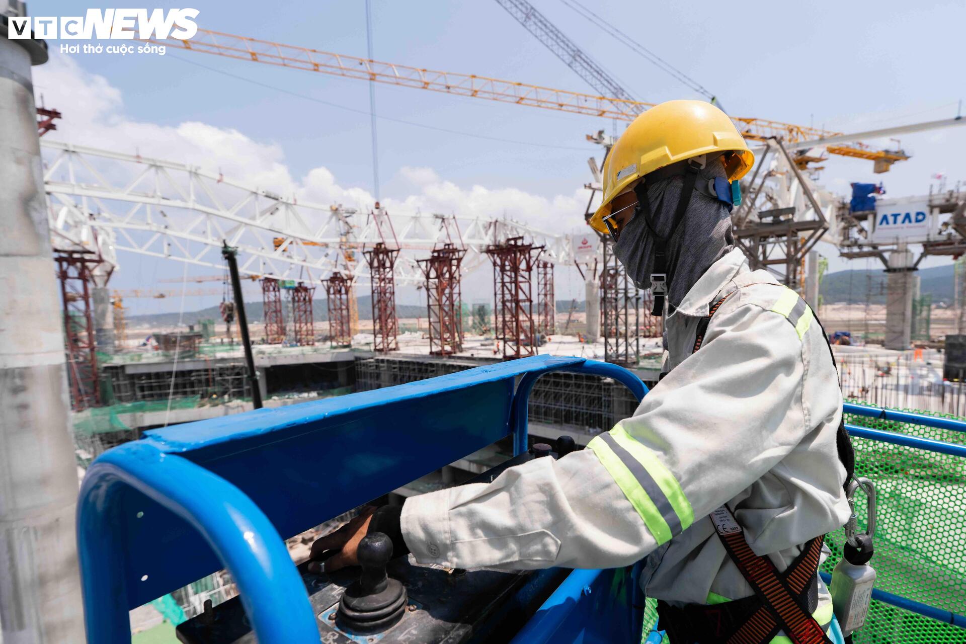 Cận cảnh công trường dự án mở rộng sân bay Phú Quốc phục vụ APEC 2027 - Ảnh 8