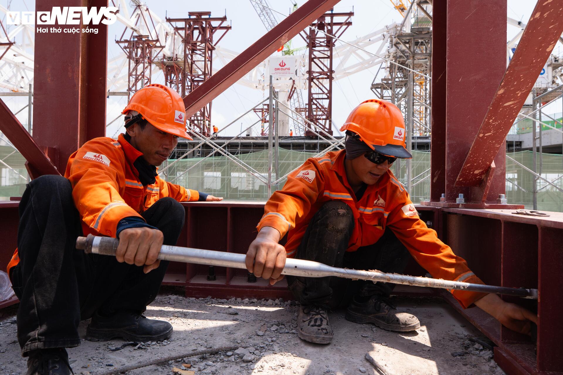 Cận cảnh công trường dự án mở rộng sân bay Phú Quốc phục vụ APEC 2027 - Ảnh 7