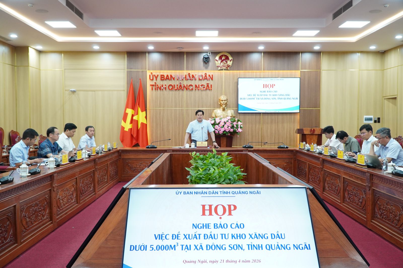 Doanh nghiệp đề xuất đầu tư kho xăng dầu dưới 5.000m3 tại vị trí tiếp giáp mặt nước, gần cửa biển: Chủ tịch UBND tỉnh nói gì? - Ảnh 1