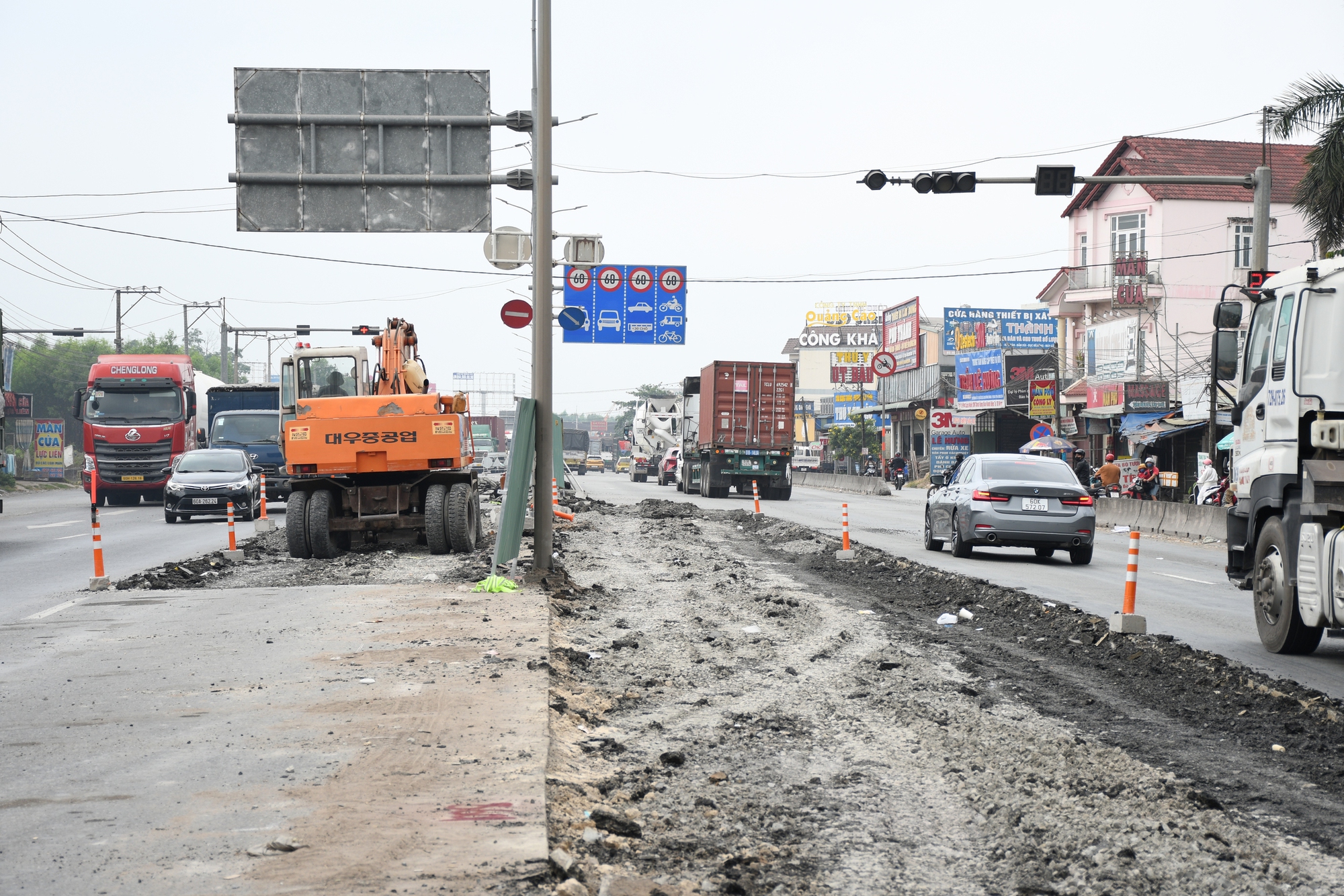 Hình ảnh sửa chữa Quốc lộ 51 xuống cấp nghiêm trọng - Ảnh 1