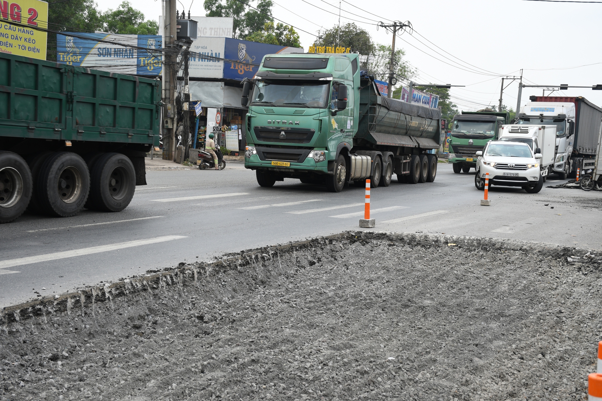 Hình ảnh sửa chữa Quốc lộ 51 xuống cấp nghiêm trọng - Ảnh 12