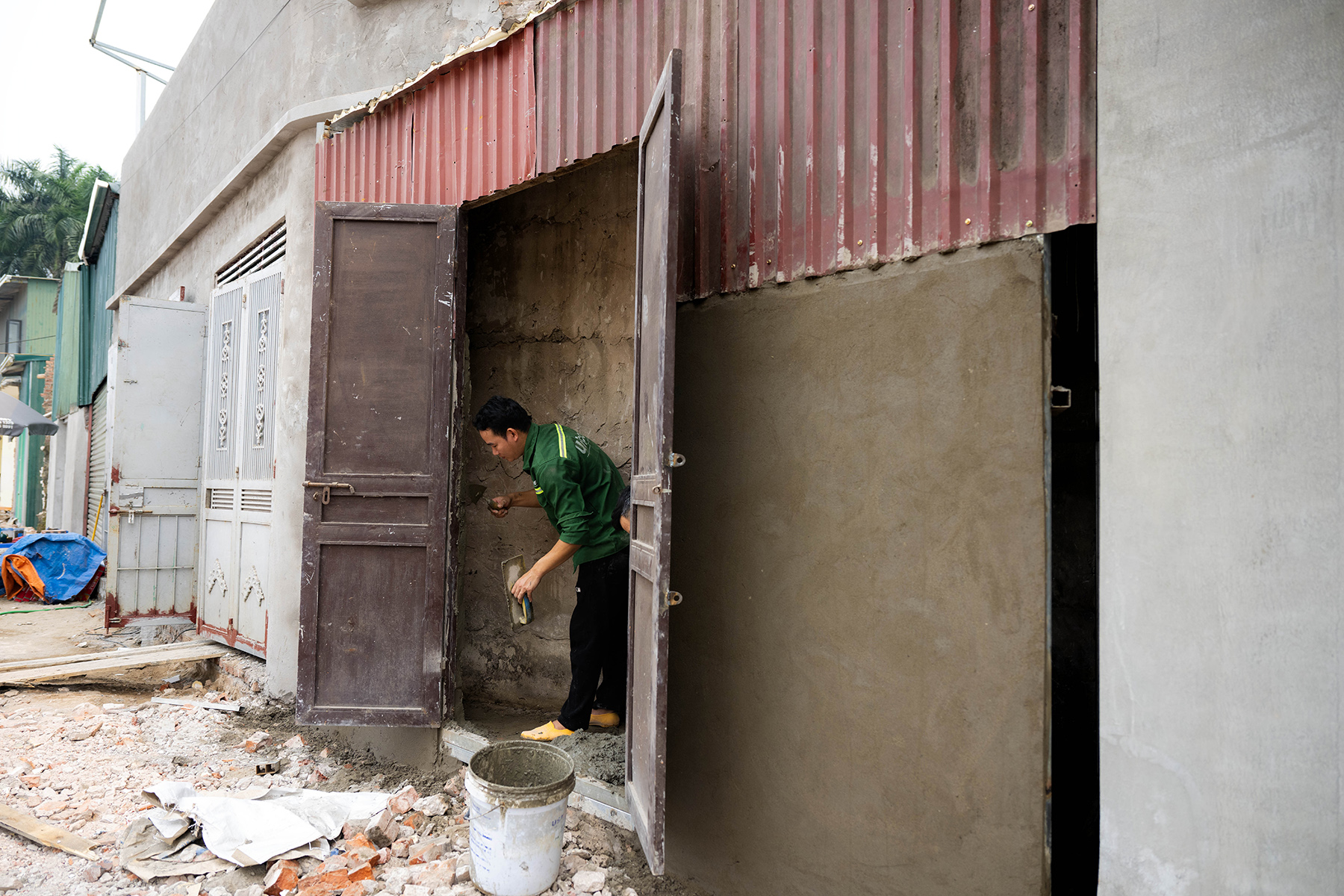 Cận cảnh loạt nhà siêu mỏng, siêu méo trên tuyến đường 500m ở Hà Nội - Ảnh 7