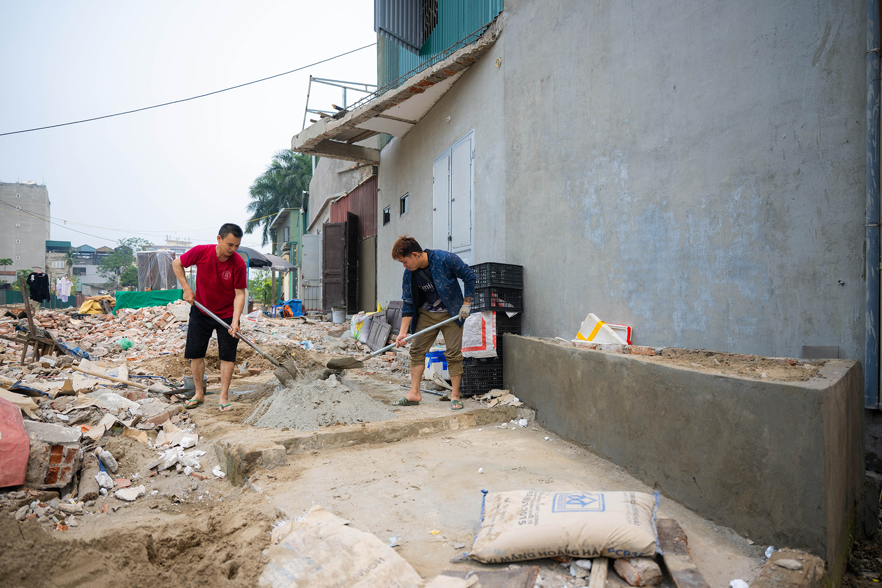 Cận cảnh loạt nhà siêu mỏng, siêu méo trên tuyến đường 500m ở Hà Nội - Ảnh 6