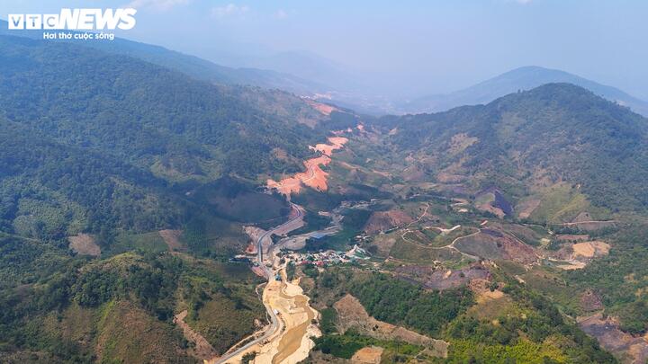 Ngắm đường 'như dòng sông xuyên rừng núi' nối Lâm Đồng và Đắk Lắk - Ảnh 2