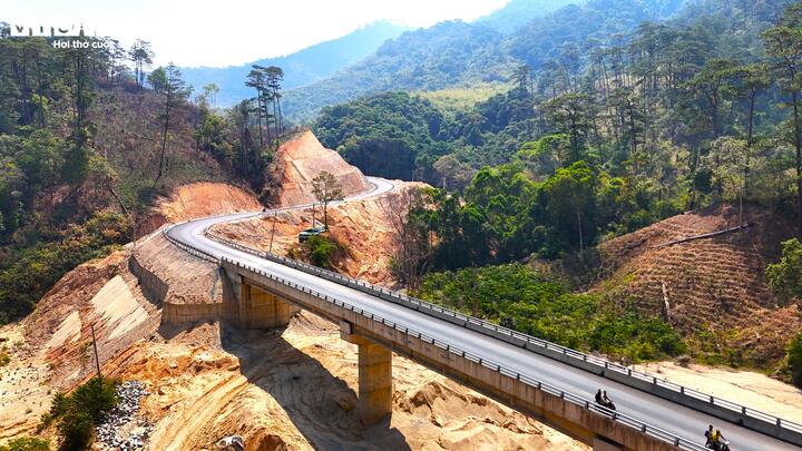 Ngắm đường 'như dòng sông xuyên rừng núi' nối Lâm Đồng và Đắk Lắk - Ảnh 4