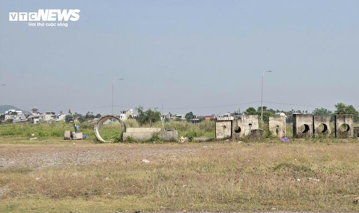 Công trình hơn 185 tỷ làm gần 1 thập kỷ không xong, thành nơi chăn thả bò - Ảnh 2