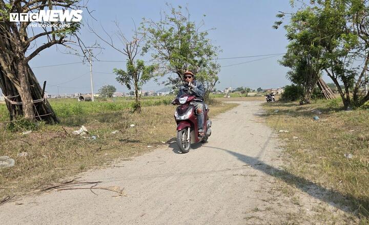 Công trình hơn 185 tỷ làm gần 1 thập kỷ không xong, thành nơi chăn thả bò - Ảnh 3