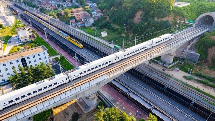 2 thập kỷ xây dựng mạng lưới đường sắt cao tốc lớn nhất thế giới ở Trung Quốc - Ảnh 1