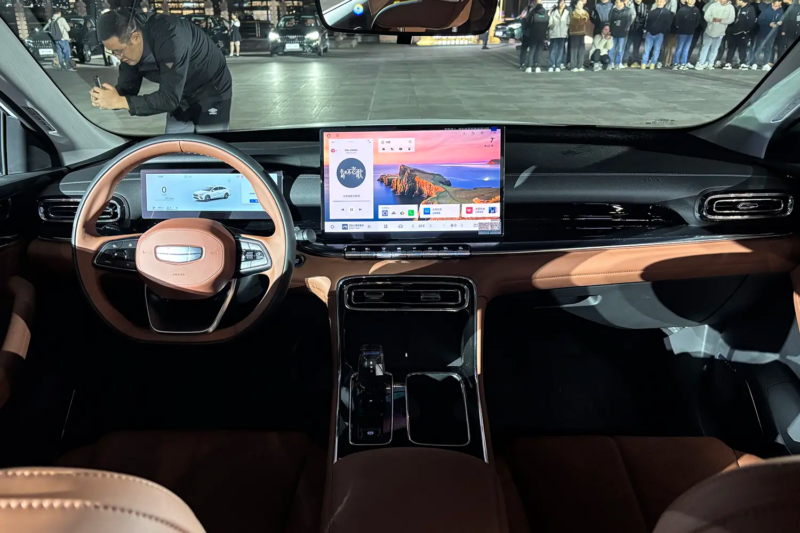 Hãng xe xây nhà máy ở Hưng Yên ra mắt sedan giá chưa đến 300 triệu đồng, tiết kiệm xăng ngang Honda Air Blade - Ảnh 4