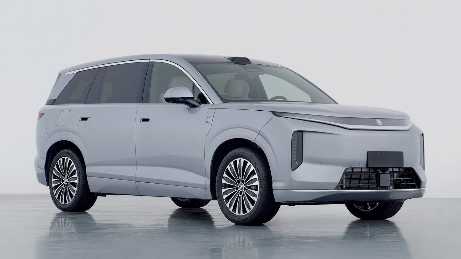 Cận cảnh "phòng khách di động" của BYD: Mạnh 784 mã lực, chạy 950 km sau một lần sạc - Ảnh 1