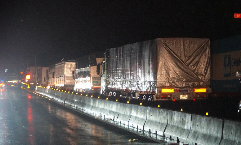 Cần sớm mở rộng Quốc lộ 1 lên 4 làn xe - Ảnh 2