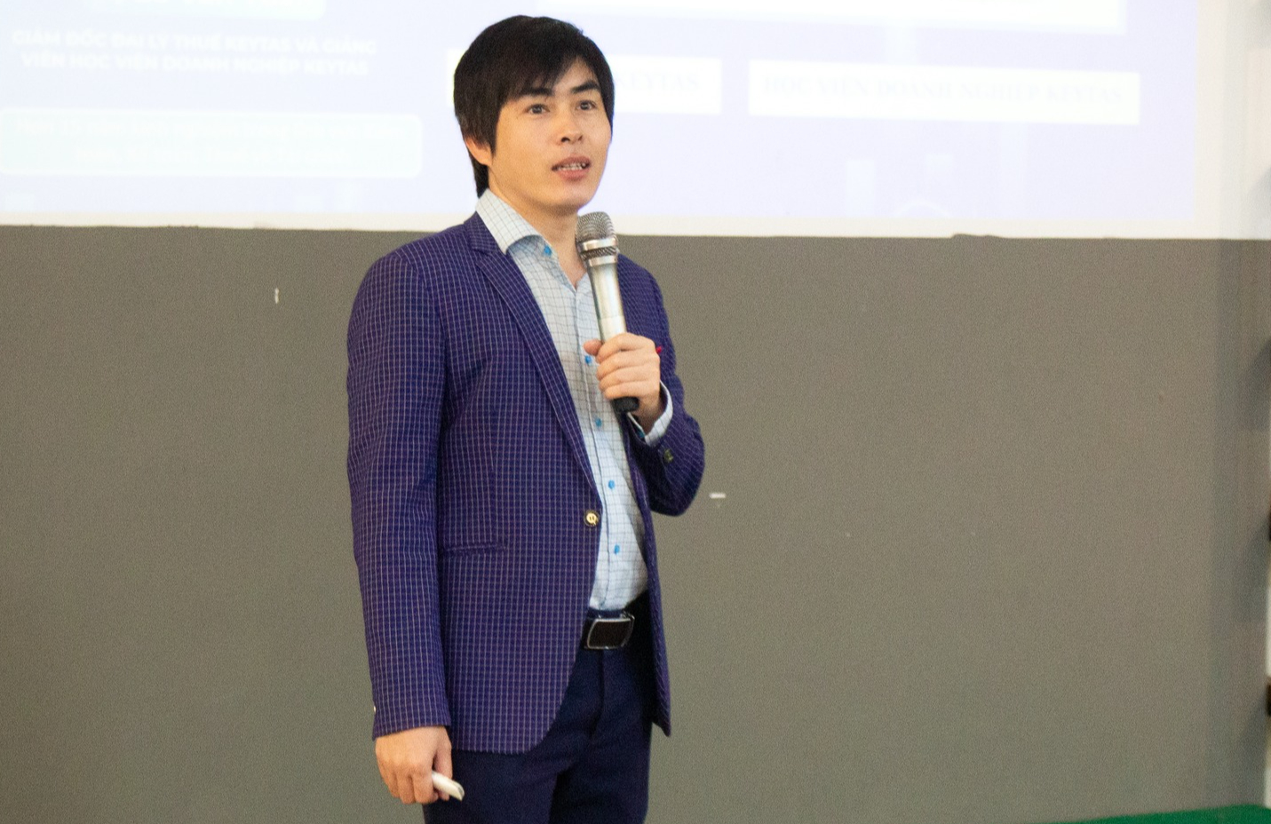 Dùng tài khoản cá nhân nhận tiền kinh doanh: Không sai quy định nhưng tiềm ẩn rủi ro khi kiểm tra thuế - Ảnh 1