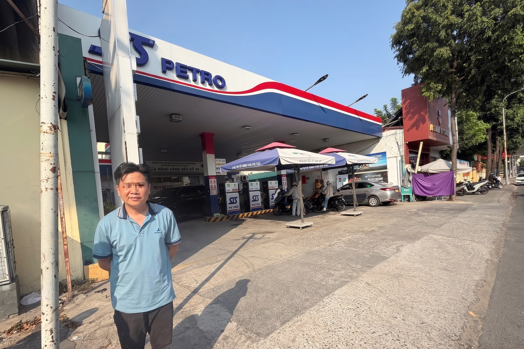 Đầu tư chứng khoán thất bại rồi làm liều với người bán vé số khuyết tật - Ảnh 1