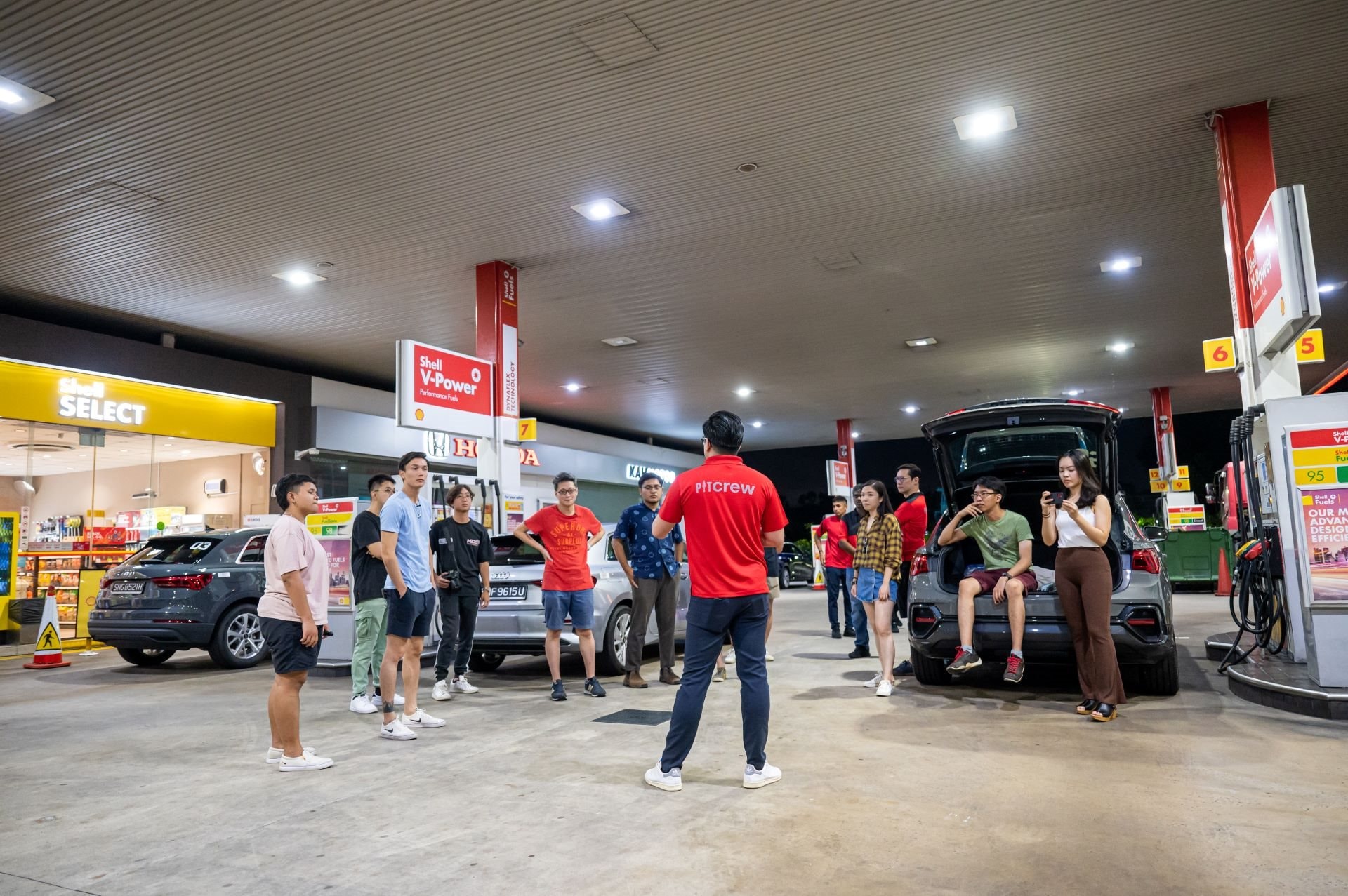 Giá xăng dầu Thái Lan tiếp tục tăng mạnh, có loại áp sát mốc 50.000 đồng/lít - Ảnh 1