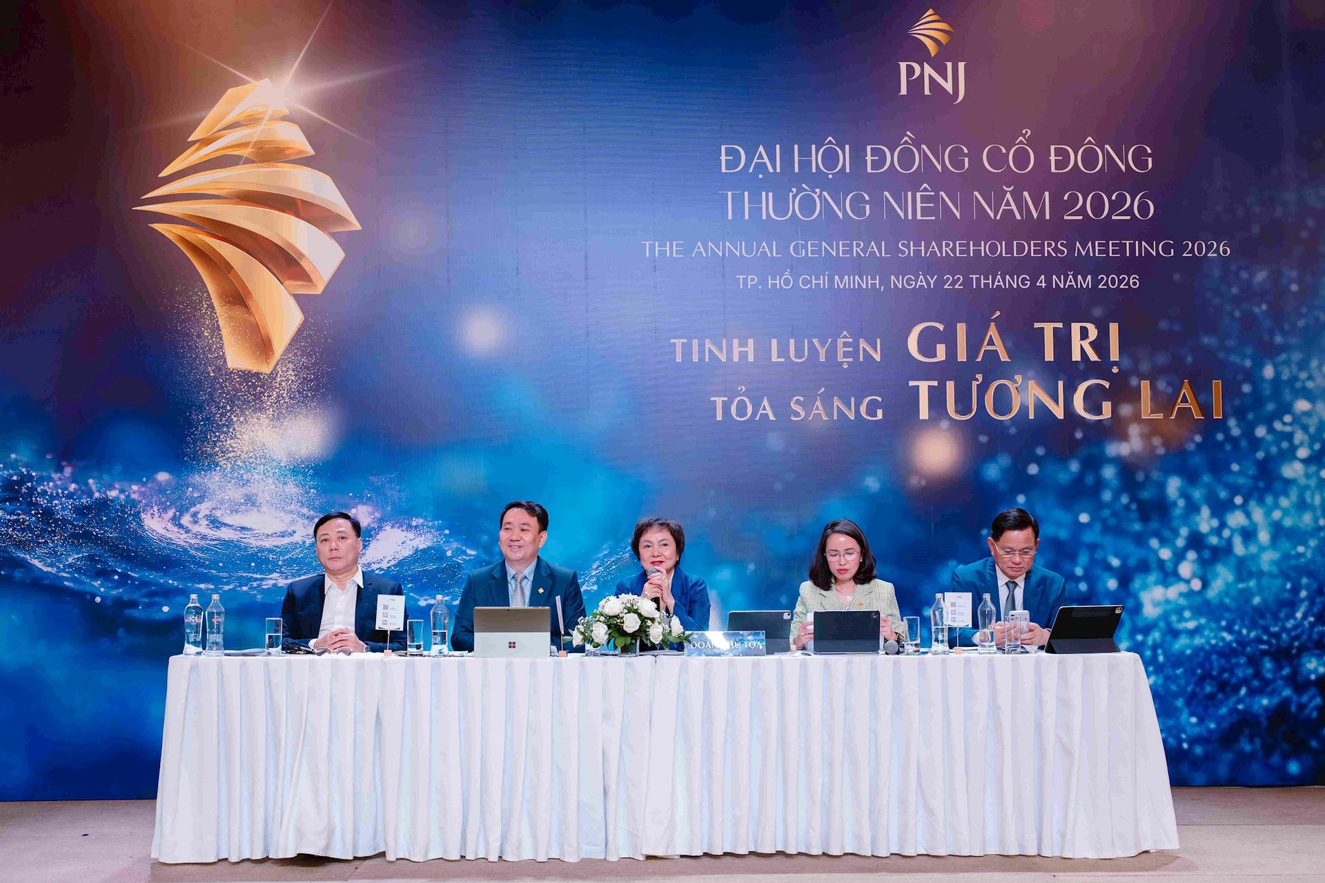 Chủ tịch PNJ Cao Thị Ngọc Dung: Sẵn sàng nhập tối đa quota vàng, hé lộ "vũ khí" giữ biên lợi nhuận 20% - Ảnh 5