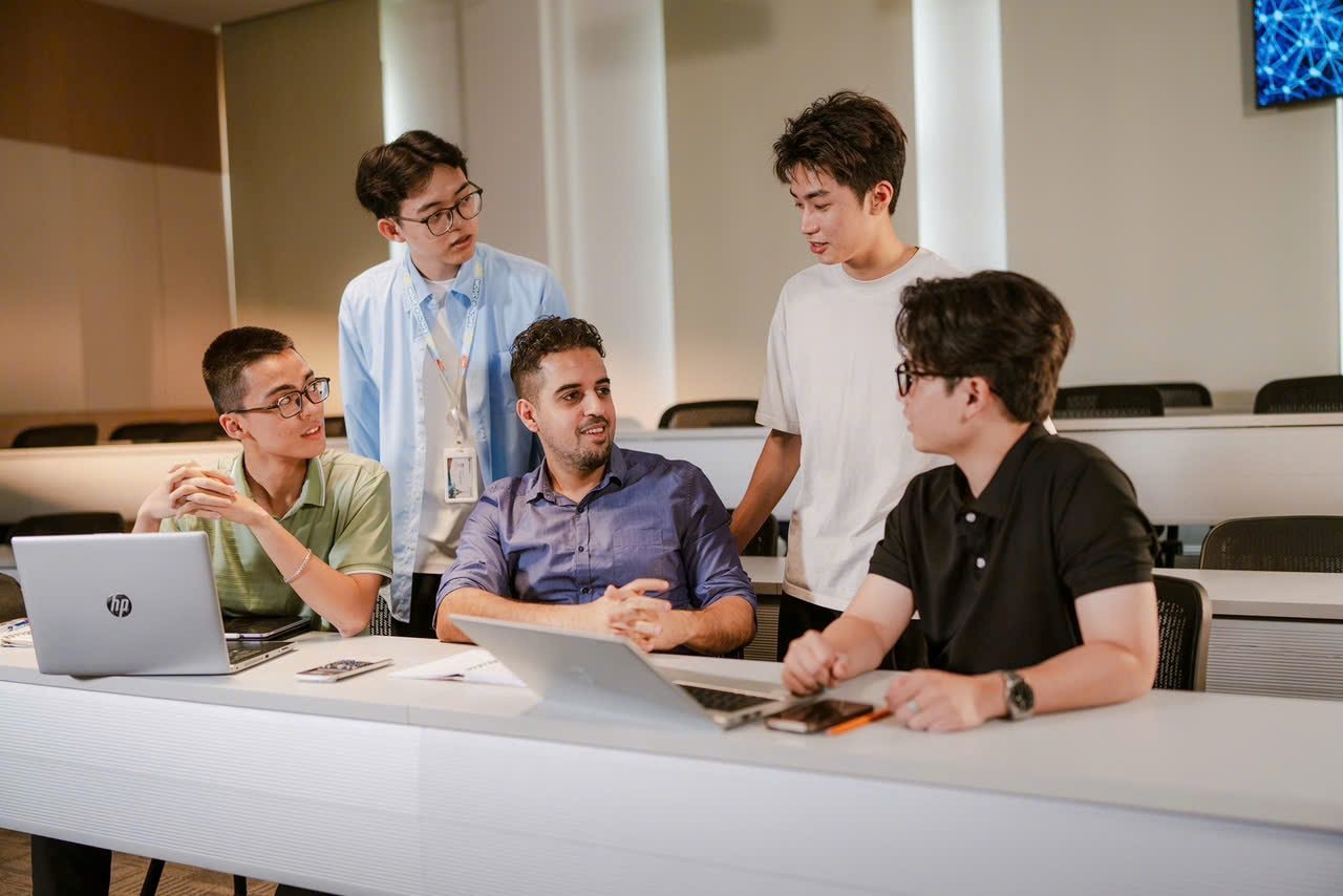 500 người VN đầu tiên được tỷ phú Phạm Nhật Vượng cấp 8 triệu/tháng để khai thác "kho báu" bằng 12% GDP - Ảnh 2