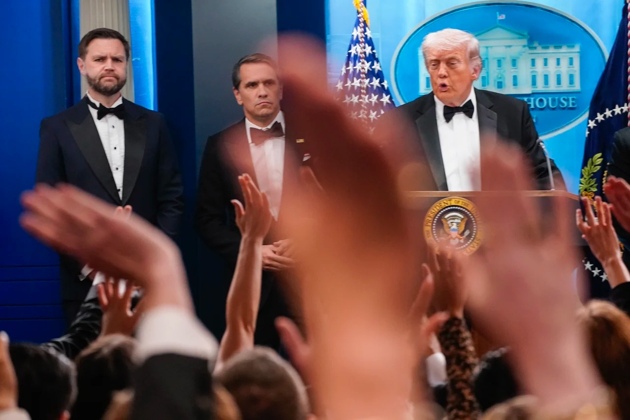 Ông Trump họp báo sau vụ nổ súng: "Tổng thống là một nghề nguy hiểm"; tiết lộ đầu tiên về nghi phạm - Ảnh 1