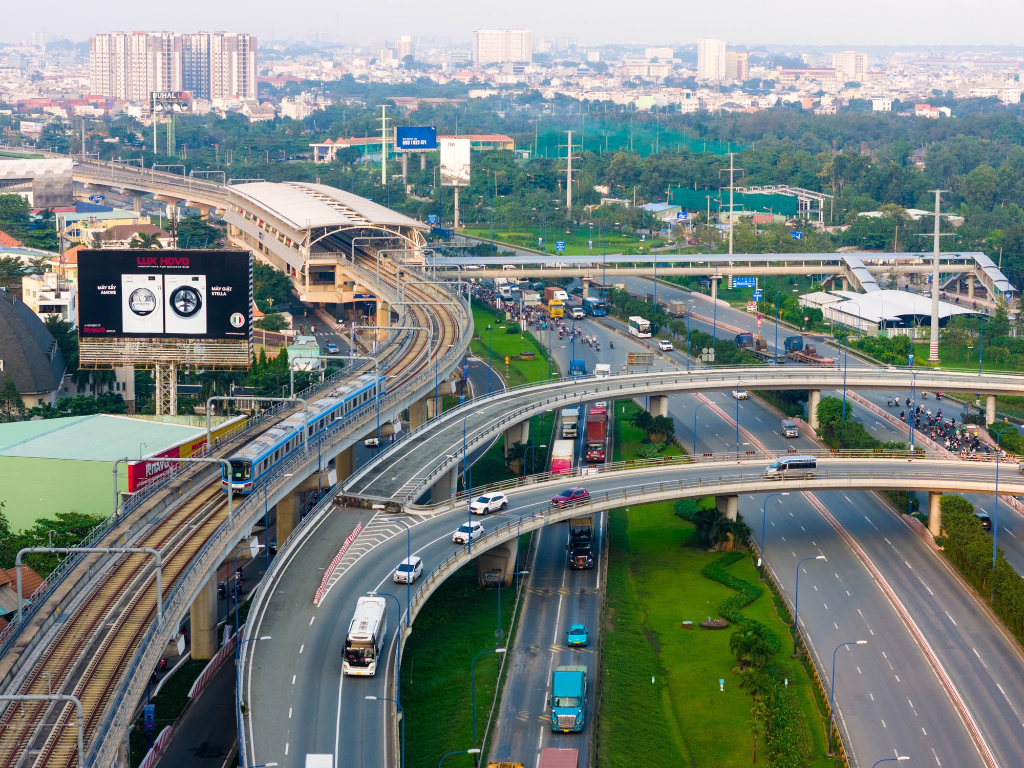 TPHCM chú trọng phát triển bền vững (*): Hạ tầng giao thông đồng bộ, hiện đại - Ảnh 1