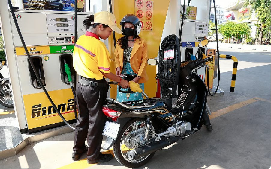 Trong khi láng giềng ban bố tình trạng khẩn cấp vì xăng dầu, Việt Nam gây bất ngờ khiến báo Nga thán phục - Ảnh 1