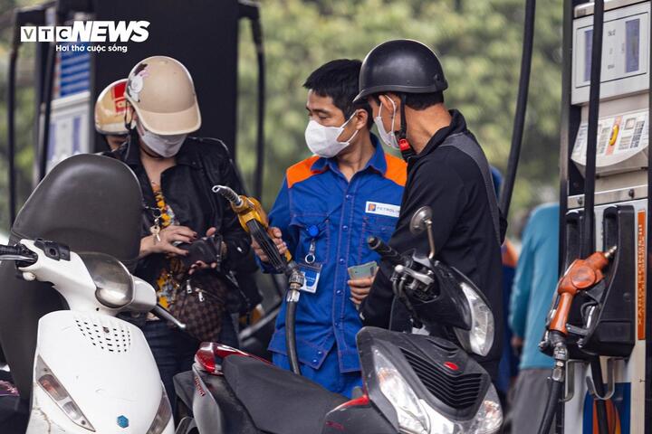 Việt Nam ứng phó linh hoạt thế nào giữa 'bão giá' xăng dầu toàn cầu? - Ảnh 2