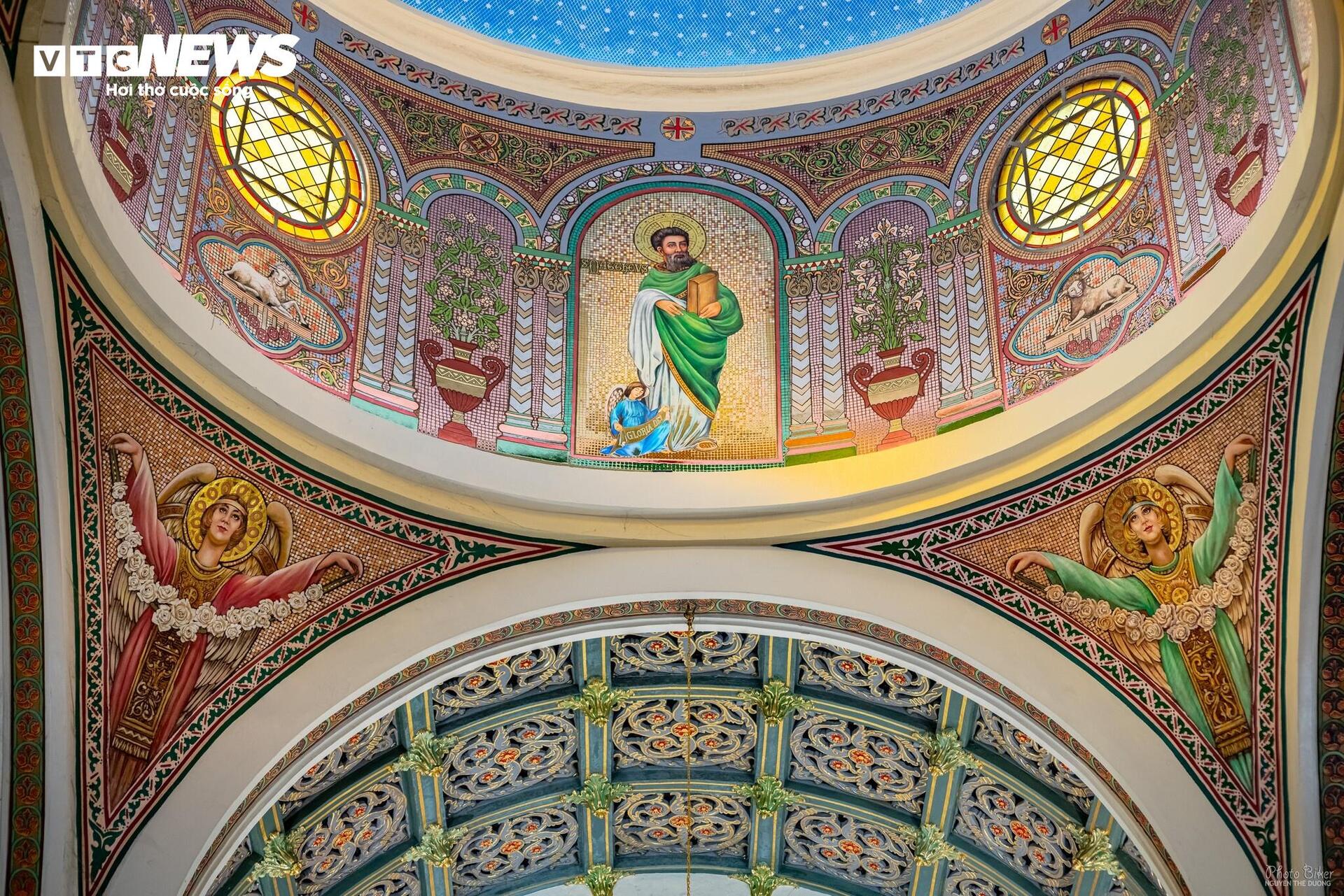 Chiêm ngưỡng thánh đường hơn 100 năm tuổi với kiến trúc độc đáo ở TP.HCM - Ảnh 8