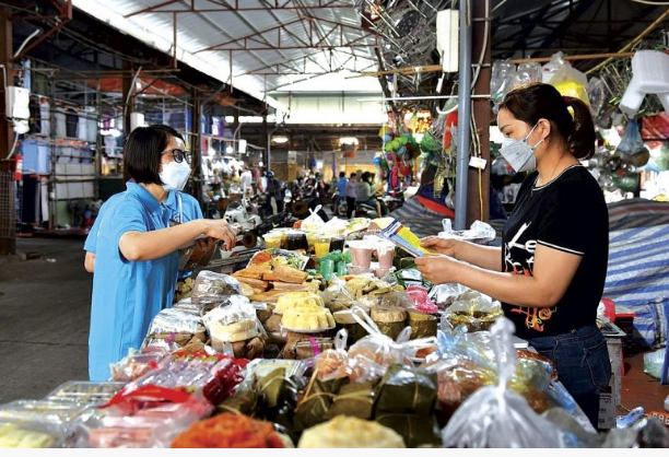 Đề xuất nâng ngưỡng miễn thuế lên 2 tỉ đồng: Có phù hợp thực tế hộ kinh doanh? - Ảnh 1