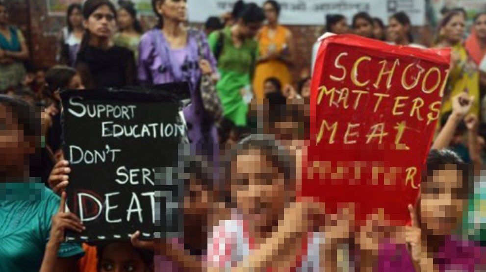 Thảm kịch học đường ám ảnh nhất lịch sử Ấn Độ: 23 học sinh tử vong vì cơm nhiễm thuốc độc, cảnh sát lần đầu hé lộ hành trình phá án - Ảnh 1