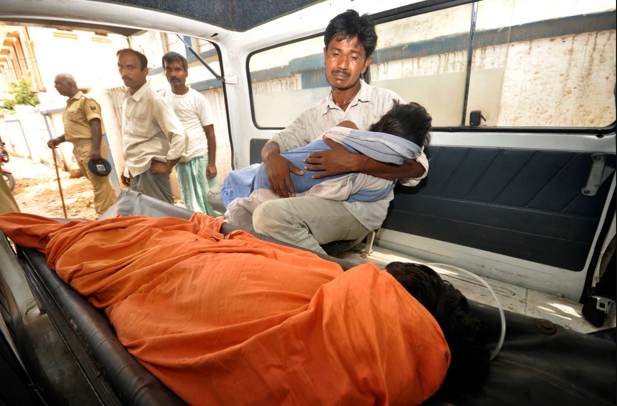 Thảm kịch học đường ám ảnh nhất lịch sử Ấn Độ: 23 học sinh tử vong vì cơm nhiễm thuốc độc, cảnh sát lần đầu hé lộ hành trình phá án - Ảnh 2