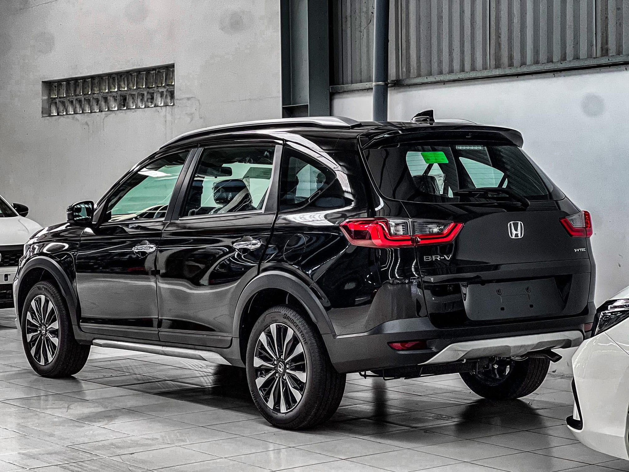 Hàng loạt MPV đua giảm giá, có mẫu ưu đãi tới cả trăm triệu, lăn bánh chỉ như giá niêm yết - Ảnh 13