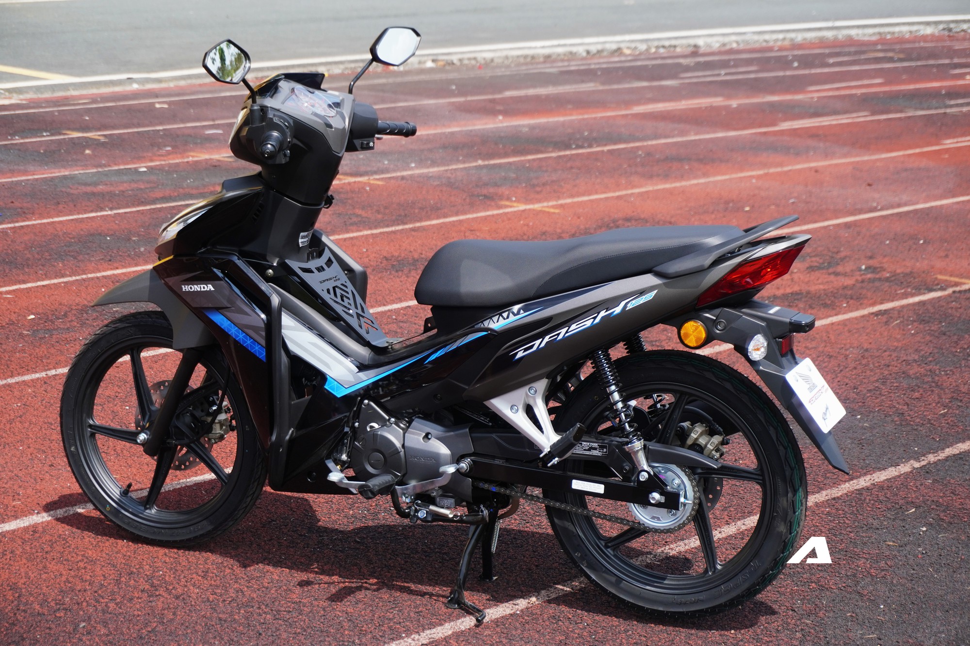 Honda Dash 125 2026 mở bán tại Việt Nam: Xe số giá hơn SH 125i, có phanh đĩa sau như xe thể thao - Ảnh 5