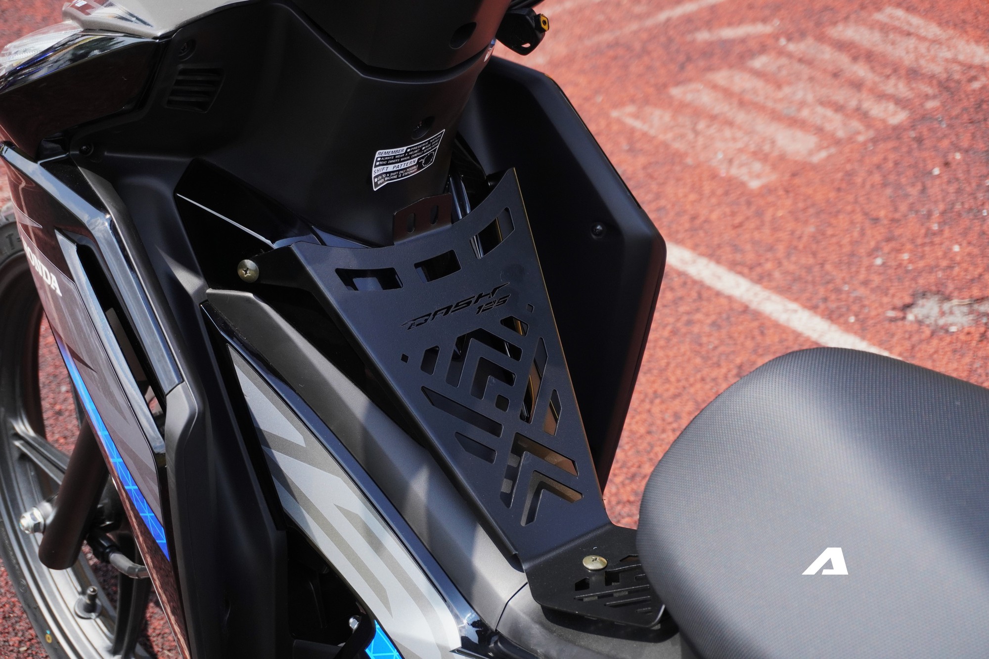 Honda Dash 125 2026 mở bán tại Việt Nam: Xe số giá hơn SH 125i, có phanh đĩa sau như xe thể thao - Ảnh 9