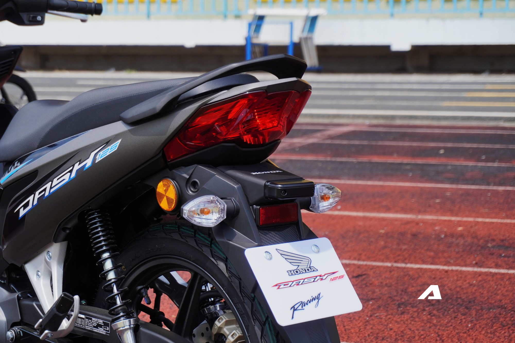 Honda Dash 125 2026 mở bán tại Việt Nam: Xe số giá hơn SH 125i, có phanh đĩa sau như xe thể thao - Ảnh 10