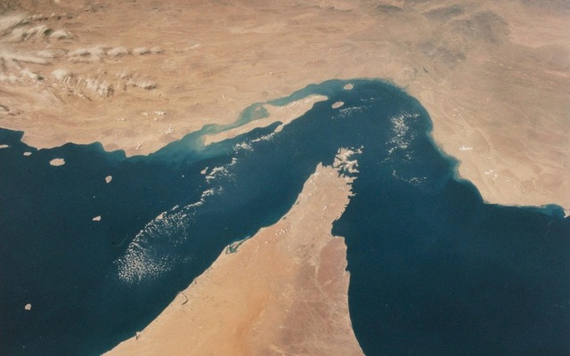 Treo cờ Pakistan, các đoạn code bí mật, thanh toán bằng nhân dân tệ hoặc stablecoin - hé lộ cách Iran vận hành 'trạm thu phí Hormuz' - Ảnh 2