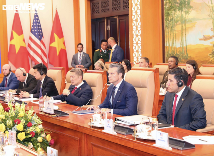 Mỹ sa thải Bộ trưởng Hải quân, ông Hùng Cao lên thay - Ảnh 2