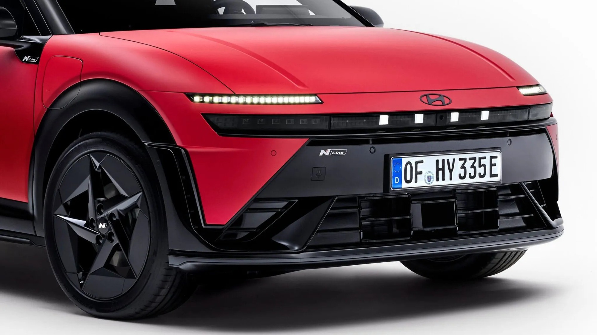 Hyundai ra mắt ô tô điện 'đàn em' của Ioniq 5: Dáng hatchback lạ mắt, tầm hoạt động tối đa gần 500 km - Ảnh 3