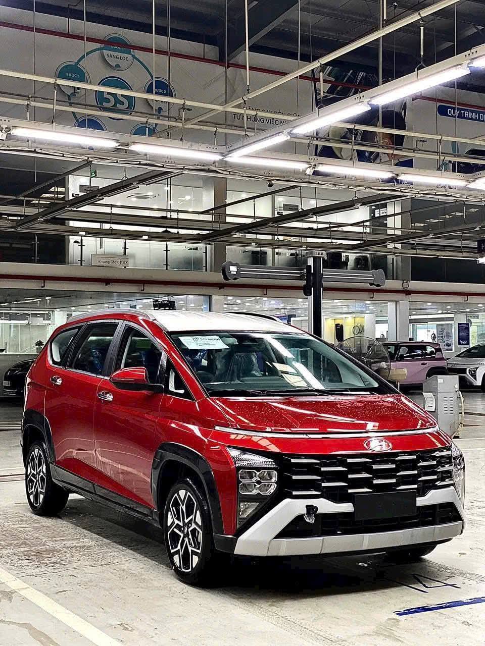 Hàng loạt MPV đua giảm giá, có mẫu ưu đãi tới cả trăm triệu, lăn bánh chỉ như giá niêm yết - Ảnh 1