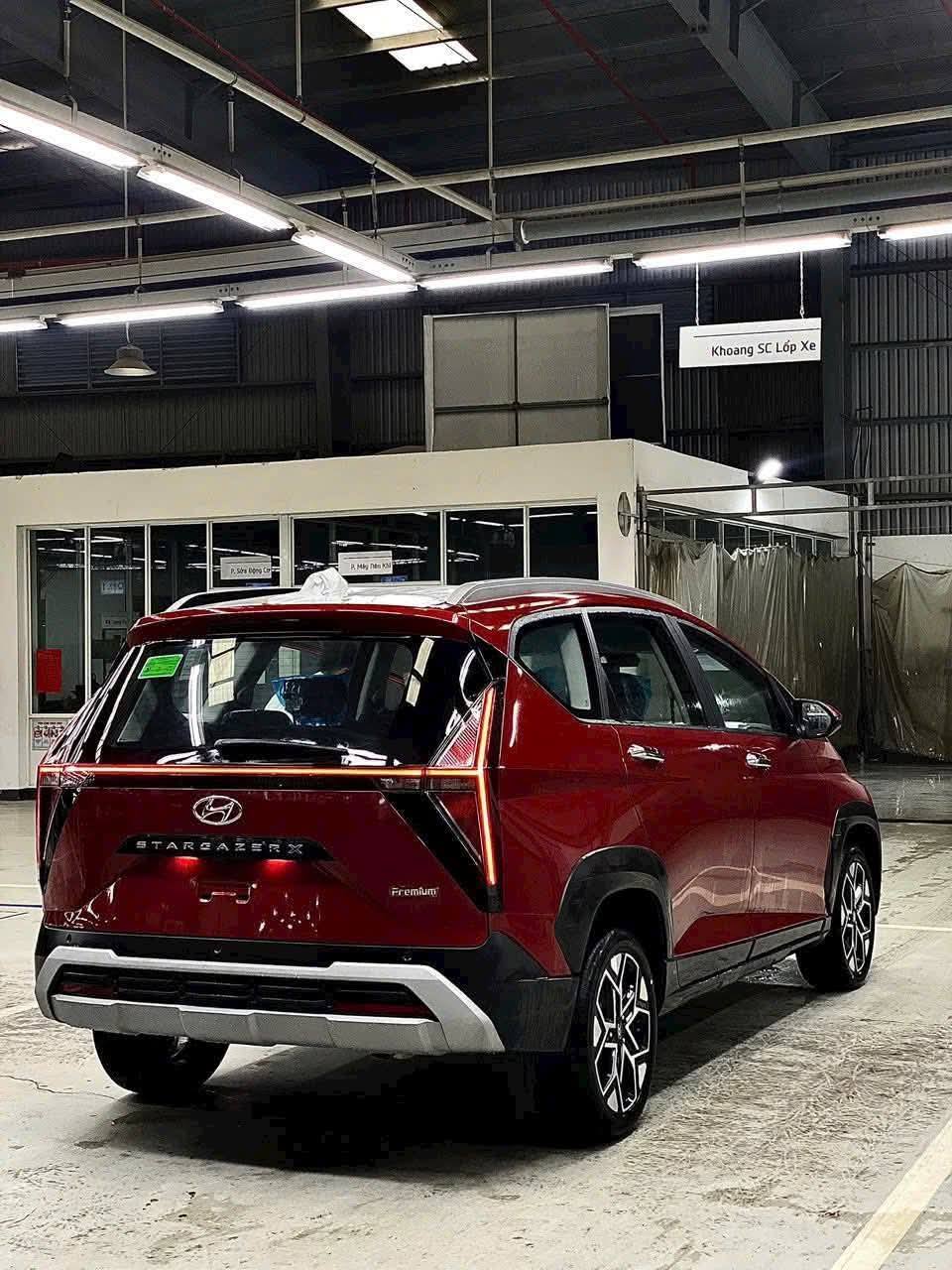 Hàng loạt MPV đua giảm giá, có mẫu ưu đãi tới cả trăm triệu, lăn bánh chỉ như giá niêm yết - Ảnh 2