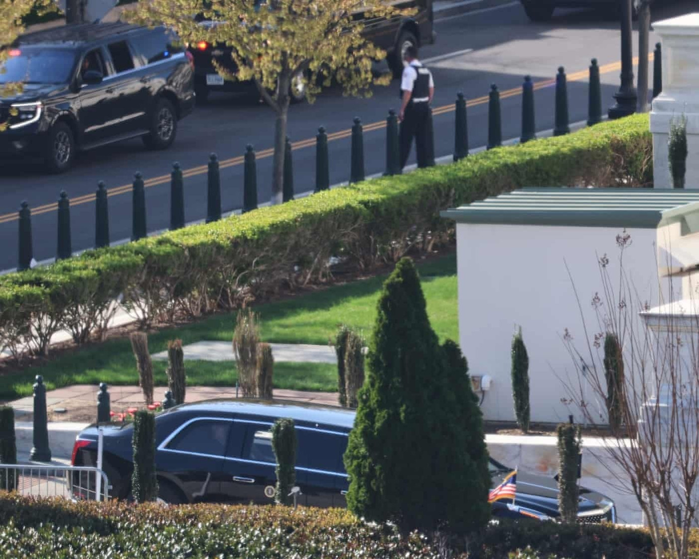 Tổng thống Mỹ Donald Trump xuất hiện tại Toà án Tối cao - Ảnh 1