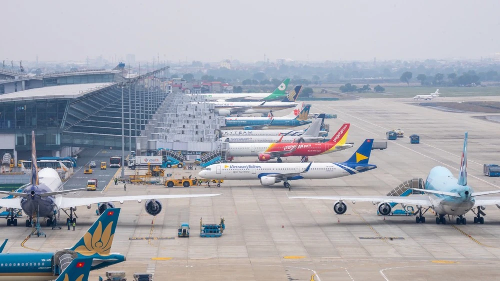 Làm rõ cơ sở đề xuất phụ thu phí nhiên liệu, tăng giá vé máy bay - Ảnh 1