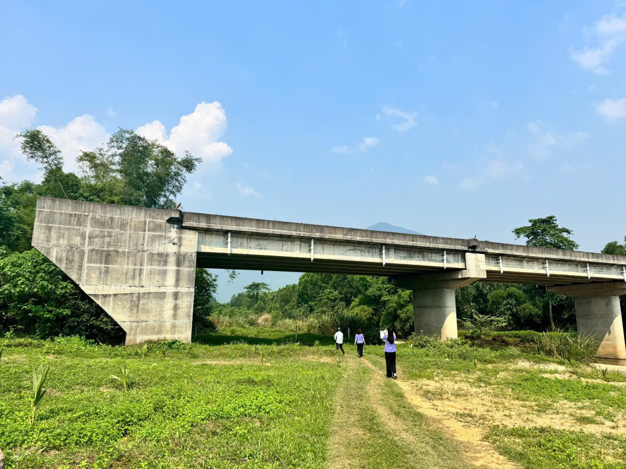 Ba cây cầu xây xong chưa có đường dẫn, Viện kiểm sát ở Đà Nẵng vào cuộc - Ảnh 1