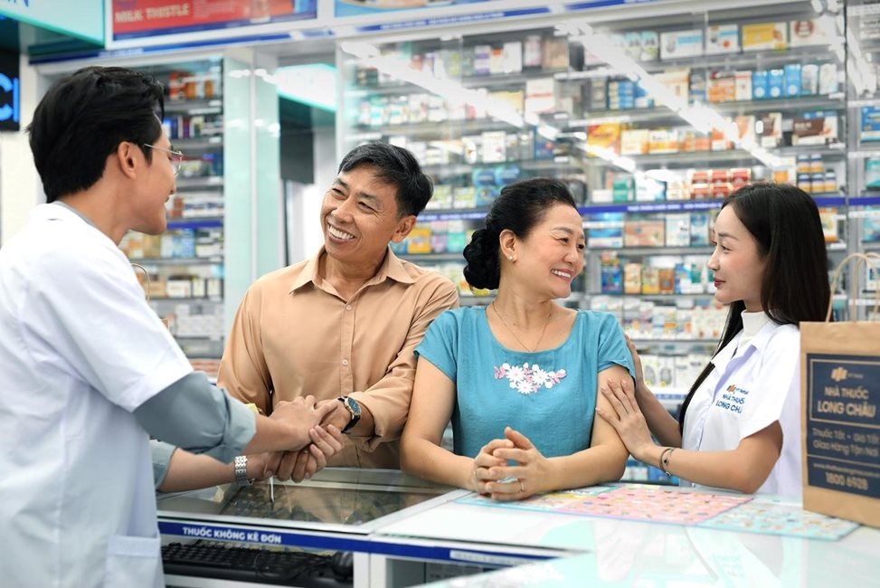 Long Châu và FPT Shop cùng tăng trưởng, FPT Retail hoàn thành 25% kế hoạch doanh thu năm sau quý đầu tiên - Ảnh 1